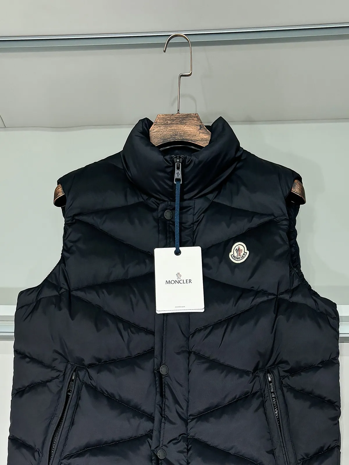2026 🆕Mon*ler Classic . . , . . Rebound . DIST 90% . , 。 Classic ， 。 ， Breathable 。 Same Style :Black 24029Size : 1-4 1 ： 42cm- 112cm- 61cm 2 ： 44cm- 116cm- 63cm 3 ： 46cm- 120cm- 65cm 4 : 48cm- 124cm- 67cm